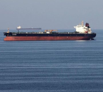 Kapal tanker minyak melewati selat hormuz 21 desember 2018 reutershamad i mohammedfoto file 1750650982408 169 360x320