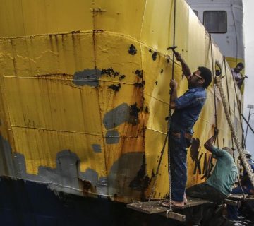 Perawatan kapal feri antarpulau di ternate 1743913215168 169 360x320